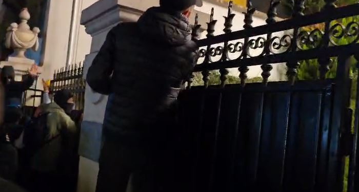 Sulmi ndaj ambasadës së Vatikanit, reagon MEPJ: Dënojmë dhunën, Policia të zbardhë ngjarjen!