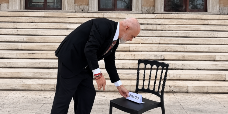Rama ndryshon karriget, por jo mesazhin: Dialogu mori dje përgjigjen e dhunës, por dora ime mbetet e shtrirë