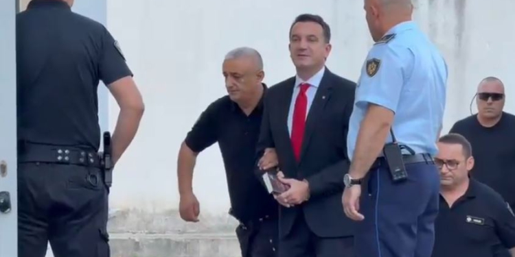 ‘Burgjet’ thyejnë heshtjen për Veliajn: Transferimi u bë për arsye sigurie, urdhri është sekret shtetëror