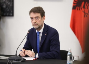 Protesta shkatërruese në Tiranë, ministri Hoxha: Kjo dhunë dëmton imazhin ndërkombëtar të Shqipërisë