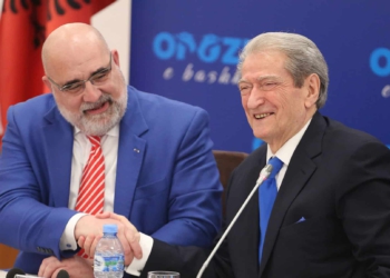 Berisha e prezantoi si “njeriun e Trump”, Presidenti amerikan distancohet nga LaCivita