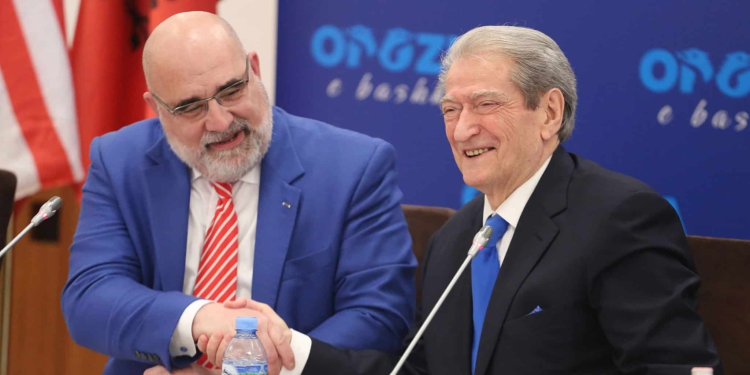 Berisha e prezantoi si “njeriun e Trump”, Presidenti amerikan distancohet nga LaCivita