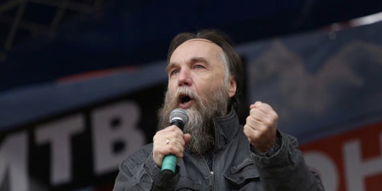 “Shqiptarët po zgjohen”/ Ideologu i Putinit komenton protestat në Shqipëri