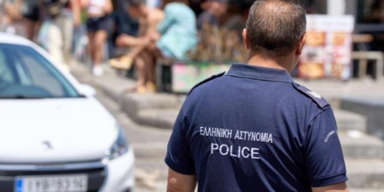 Vrau të moshuarin në banesën e tij për para, arrestohet shqiptari në Athinë