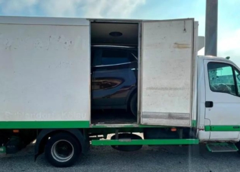 Transportonte dy makina drejt Shqipërisë me kamion frigoriferik, 26-vjeçari shqiptar gjobitet me 10 mijë euro në Itali