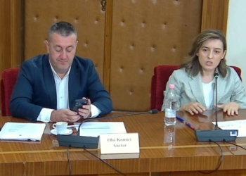Perla/Zegjineja “sherr”me Mziun – “Vajte në plazh, nuk mendove për reformën!”