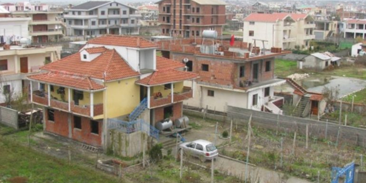 Qeveria zgjat afatin e bonusit të qirasë për poseduesit e ndërtimeve pa leje që nuk legalizohen!