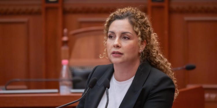 SPAK merr zyrtarisht nën hetim ish-ministren e Mbrojtjes Olta Xhaçka