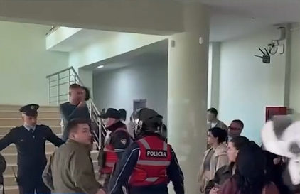 “Po pengohej zhvillimii procesit mësimor”, Policia ndërhyn në Universitetin e Vlorës, shoqërohen 6 persona