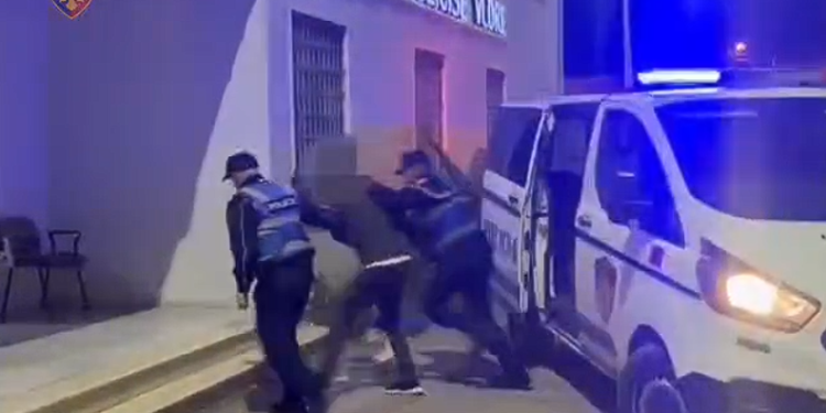 Zbardhen 3 vjedhje në biznese e lokale në Vlorë, arrestohen 3 persona, një tjetër shpallet në kërkim