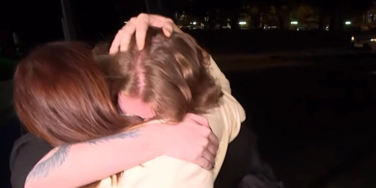 Momente prekëse në Spanjë, i riu ribashkohet me familjen pas aksidentit hekurudhor (VIDEO)
