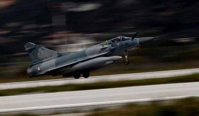 Rrëzohet një avion ushtarak në Francë, humb jetën një pilot! Vazhdojnë kërkimet për anëtarin e dytë