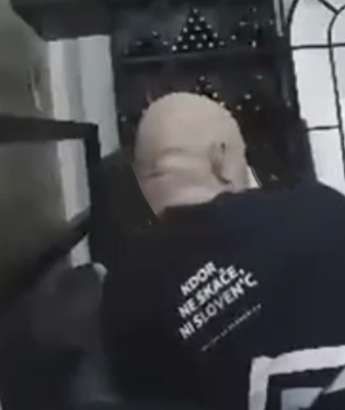 Dema i Rrushit në videot treshe dhe biznesmenia që e godet me shkop Ad Hila, kush paguante për organizimin e orgjive me artiste, moderatore dhe politikane