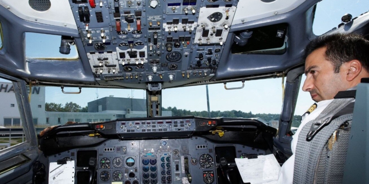 Raporti i ECA-s: Tre në katër pilotë evropianë fjejnë në kabinë nga lodhja e tepërt