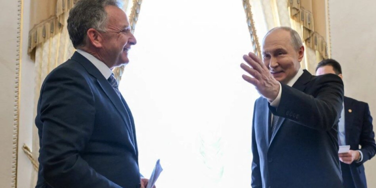 Putin pranon rifillimin e negociatave trepalëshe për Ukrainën