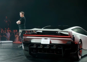 Elon Musk prezanton Tesla Roadster-in, automjetin e ri që mund të fluturojë (VIDEO)