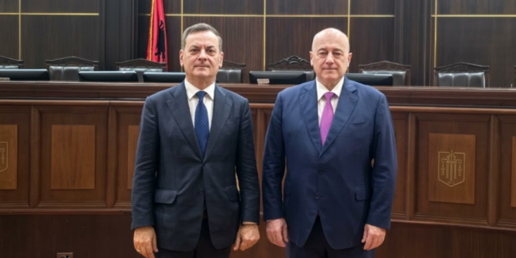 Gjykata e Lartë me kryetar të ri, Sokol Sadushi i dorëzon detyrën Ilir Pandës