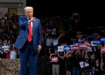 Tubimi i Trump në Ohajo ndërpritet nga protestuesit për çështjen “Epstein”