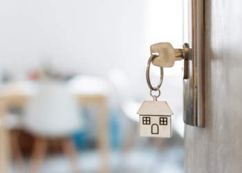 “Airbnb” ndryshon rregullat, pronarët e apartamenteve nuk mund t’iu kërkojnë më vizitorëve të…