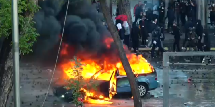 “Mitraloz” fishekzjarresh kundër policisë, çfarë është pajisja e rrezikshme që u përdor në protestën e Tiranës dhe si rrezikoi jetën e efektivëve! (VIDEO)