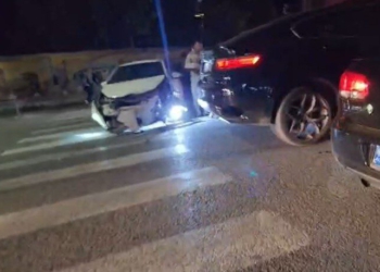 Aksident në qendër të Elbasanit, përplasen dy automjete, raportimet e para nga vendngjarja!