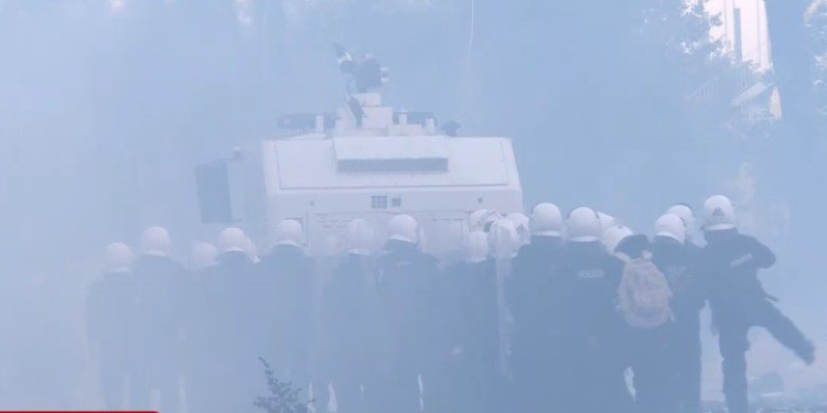 Dhuna gjatë protestës, reagon deputeti i PS: Plaçkitësit e doktorit ia dolën të sfumojnë kauzën e studentëve!