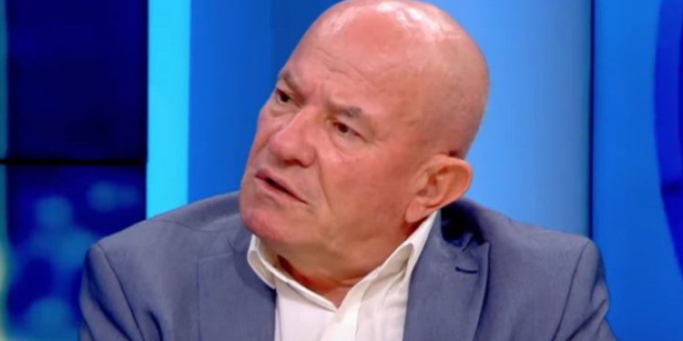 “Nuk janë studentë”- Analisti Meçe: Personat me maska janë pjesëtarë të grupit paramilitar të PD! me përfshirjen e Berishës…