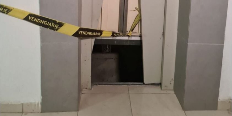 E zuri ashensori nën vete, punonjësi humb jetën në kantierin e ndërtimit, shkak këputja e kavos