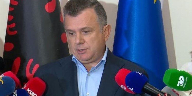 Tha se “do i fitoj zgjedhjet edhe pas bashkimit të Kavajës me Rrogozhinën”, Balla i përgjigjet kryebashkiakut Qosja: Bastexhi i paligjshëm dhe i rëndomtë