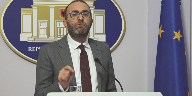 “Duart larg studentëve!” Gazment Bardhi apel policisë: Ndalni terrorin ndaj rinisë