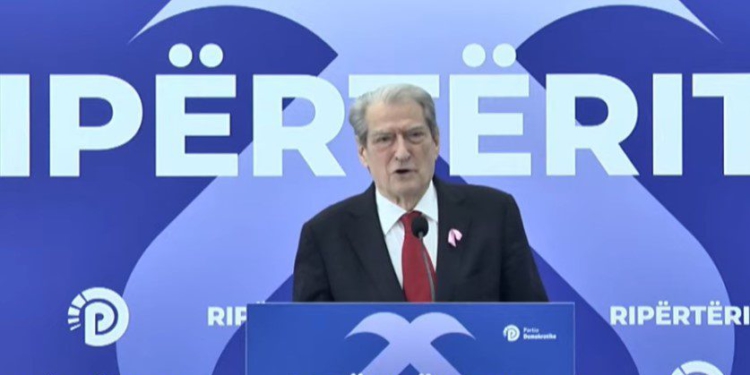 Berisha merr përsëri autorësinë e protestës, mesazh Ramës: Jep dorëheqjen! Zgjidh fatin e Ramiz Alisë, dhe jo të Çausheskut