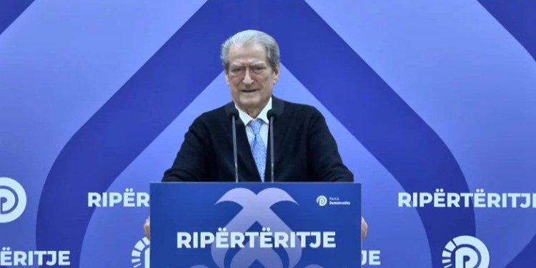 “Kjo barbari nuk ka ndodhur as në vitet ‘90”- Berisha drejton protestën nga selia, thirrje për nesër: Të solidarizohemi me studentët