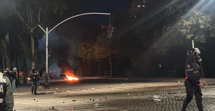 Ministria e Shëndetësisë përditëson bilancin e të dëmtuarve në protestë: 11 të lënduar, mes tyre dhe tre efektivë dhe tre të mitur!