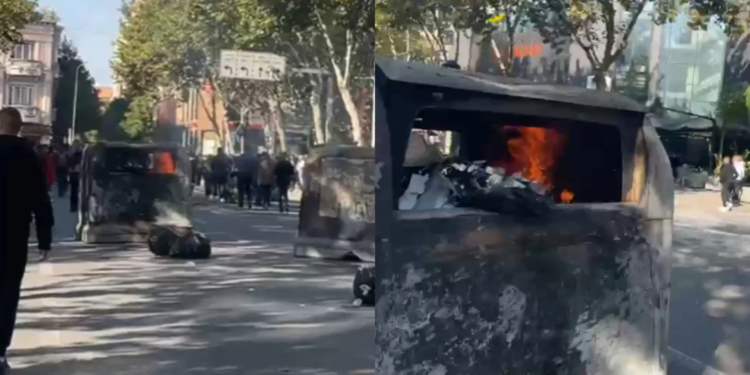 Protestuesit shpërndahen në grupe, të rinjtë u vënë flakën koshave të mbeturinave në mes të rrugës