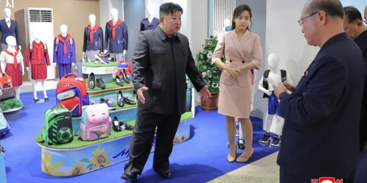 Koreja e Veriut publikon foto të Kim Jong Un – pse vazhdojnë të qarkullojnë thashethemet për vdekjen e tij?