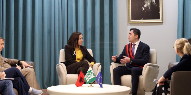 “Kur ato janë të pavarura, familjet bëhen më të forta”- Ambasadorja e BE viziton Elbasanin: Pasuritë e konfiskuara nga krimi, kthehen në mundësi për gratë!