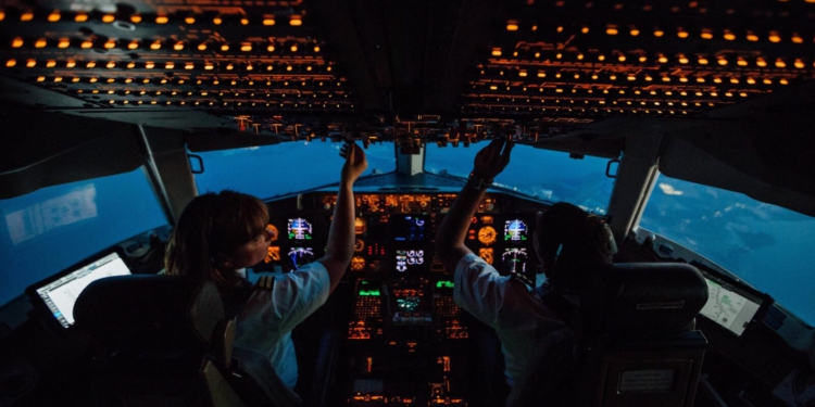 Raporti alarmues: 3 në 4 pilotë në Europë i zë gjumi gjatë fluturimit