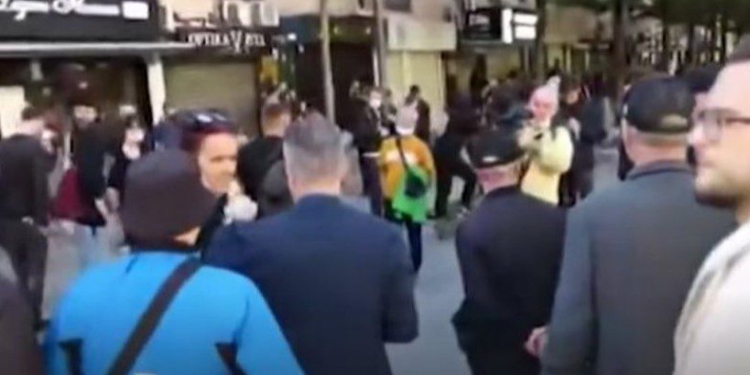 Pas Edi Palokës, protestuesit largojnë edhe Belind Këlliçin e Eno Bozdon!