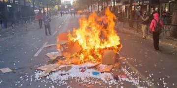 Flamingot deshën të rinonin protestën, por ‘plakën’ studentët