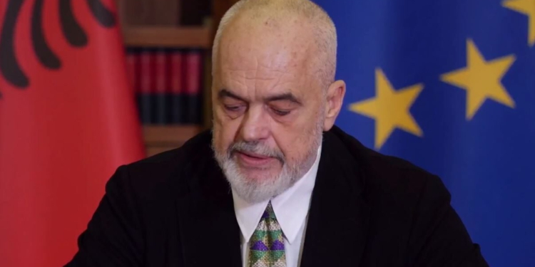 LIVE! Rama: Protesta e financuar me para të ardhura nga jashtë!