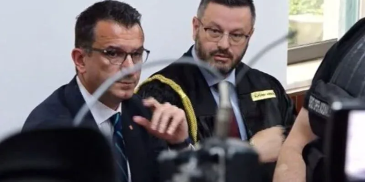 “Veliaj në qeli izolimi pa dritare”/ Avokati Ndreca ngre alarmin: U transferua në Fier pa asnjë akt ligjor