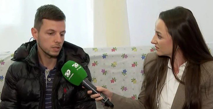 “Doja të ndikoja te të tjerët”- Doli së bashku me vajzën 1-vjeçare në protestë te Kryeministria dhe u bë viral, flet i riu: Kanë baltosur emrin tim si patronazhist
