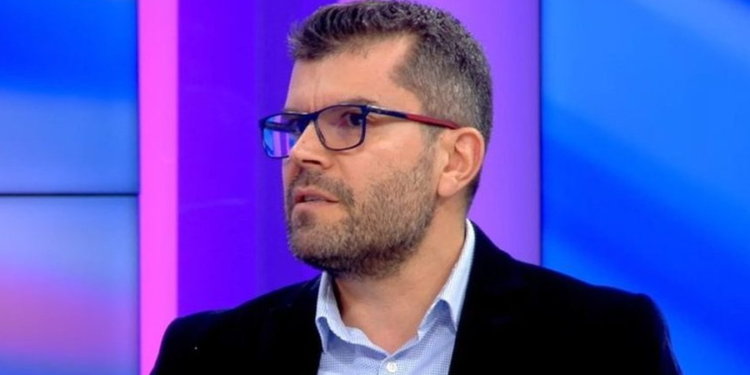 “Protesta s’ka lidhje me opozitën”- Hasimja: Janë në pozicion jashtë loje, opozitën po e bëjnë njerëzit në shesh!