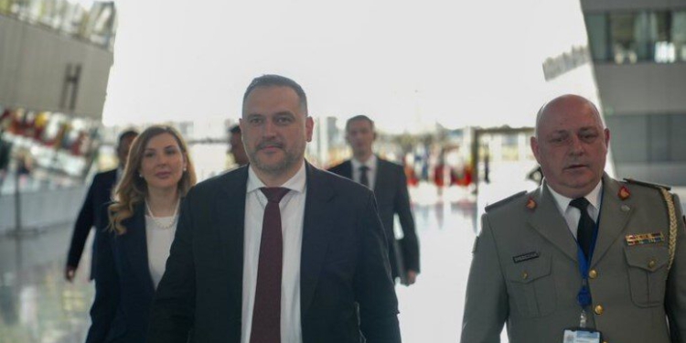 “Nëse akuzoni, faktojeni!”- Akuzat për trafik armësh, reagon ministri Nufi: Interesi kombëtar nuk mund të bëhet peng i fantazisë televizive!