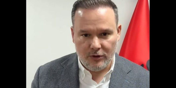 “Forcat e errëta po përdorin mercenarë e minorenë”- Protesta, Demo njofton pezullimin 2 efektivëve të Policisë: Ligji do të jetë i barabartë për të gjithë! Prindërit…