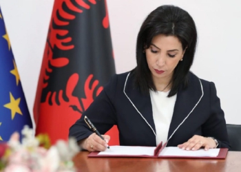 “Distancohuni nga dhuna, po përdoren minorenët!”, Evis Kushi thirrje studentëve dhe prindërve