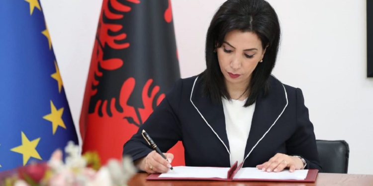 “Distancohuni nga dhuna, po përdoren minorenët!”, Evis Kushi thirrje studentëve dhe prindërve