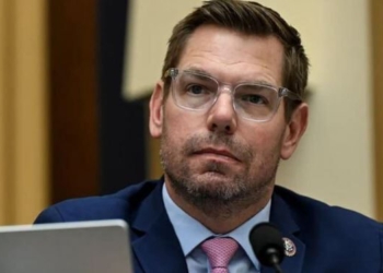 Akuzat për abuzim seksual, FBI bastis një vilë të lidhur me ish-kongresmenin Eric Swalwell