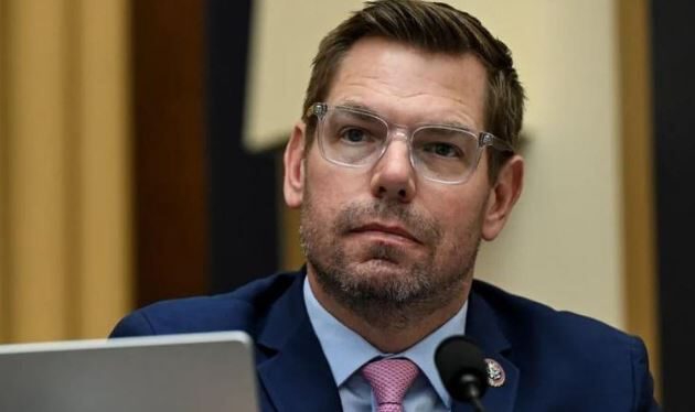 Akuzat për abuzim seksual, FBI bastis një vilë të lidhur me ish-kongresmenin Eric Swalwell