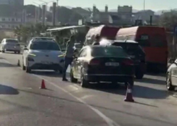 Aksident dramatik në Fier, makina përplas këmbësoren! Dërgohet me ambulancë në spital, ja si paraqitet gjendja e saj